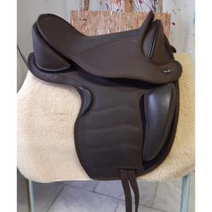 1-2009-0505005-dressage-saddle-for-horses-edix-saddles-libre-brown